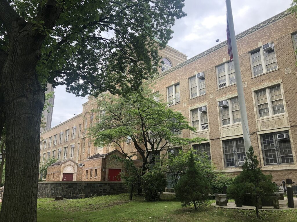 DeWitt Clinton High School, lycée de Richard Avedon dans le Bronx