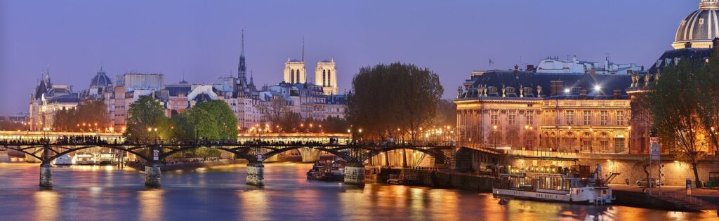Pont des Arts à Paris, lieu de la photographie humaniste de Doisneau